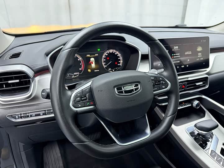 Фото 9 - Geely Coolray