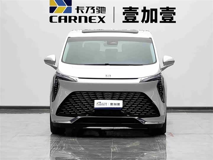 Photo 2 - Buick GL8 Century