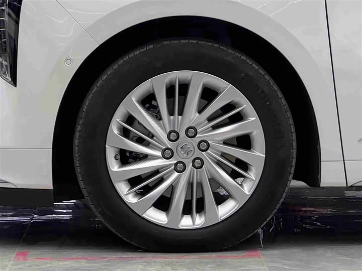 Photo 4 - Buick GL8 Century