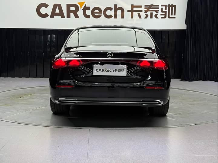 Фото 5 - Mercedes-Benz E-Class