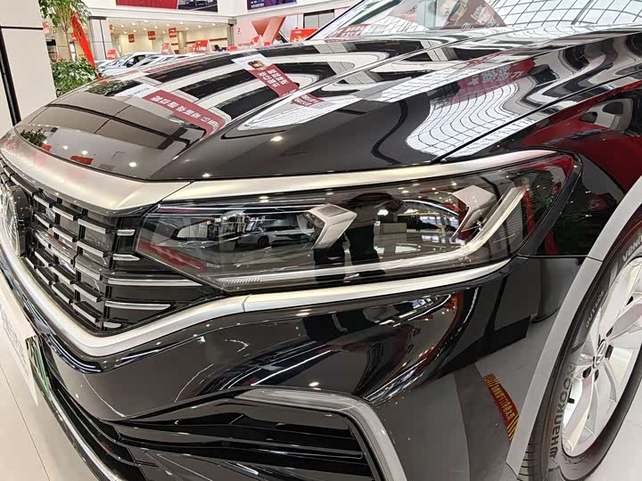 Photo 2 - Volkswagen Passat Hybrid