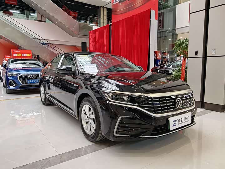 Photo 5 - Volkswagen Passat Hybrid