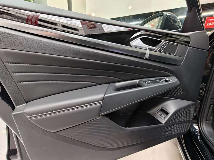 Photo 7 - Volkswagen Passat Hybrid