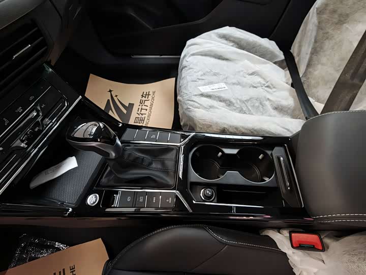 Photo 9 - Volkswagen Passat Hybrid