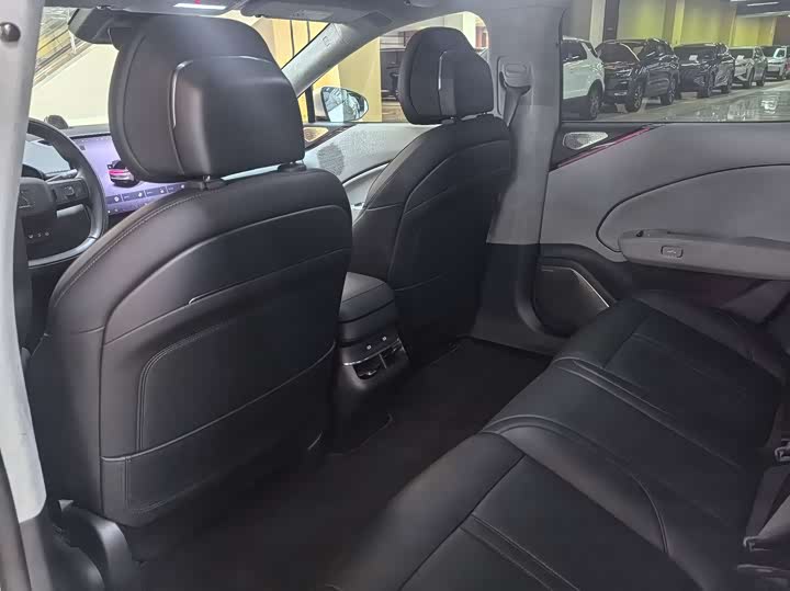 Фото 8 - Zeekr 007