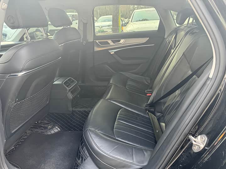 Фото 9 - Audi A6L