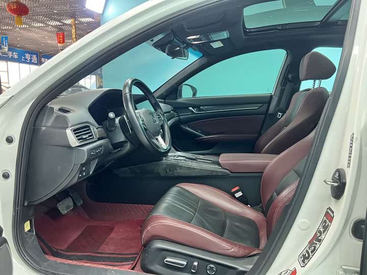 Фото 4 - Honda Inspire