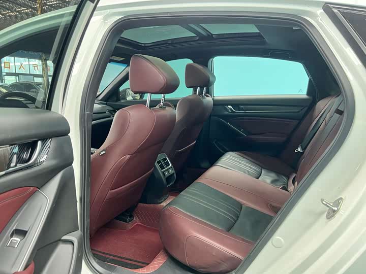 Фото 5 - Honda Inspire