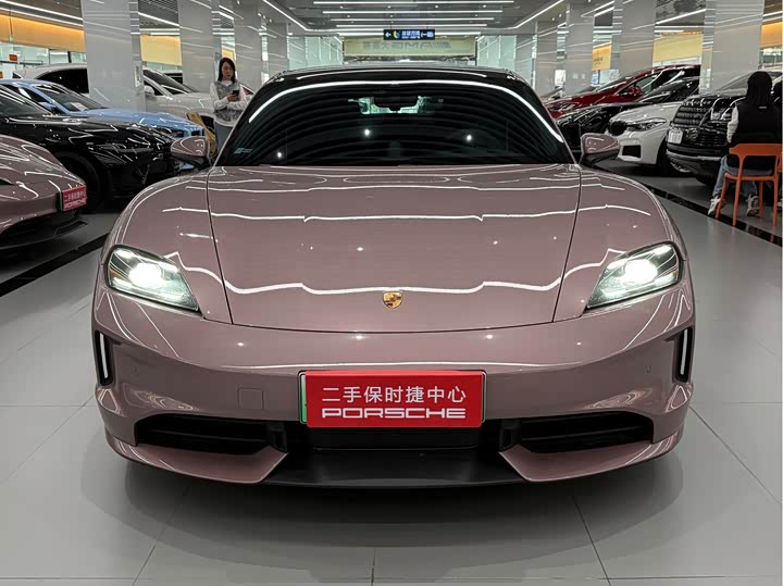 Фото 2 - Porsche Taycan