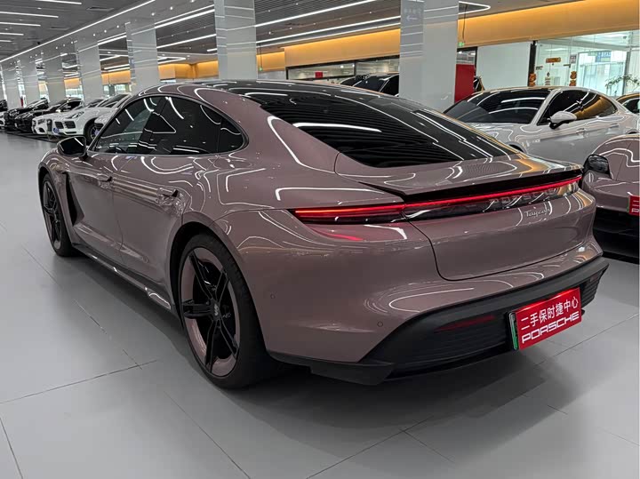 Фото 4 - Porsche Taycan