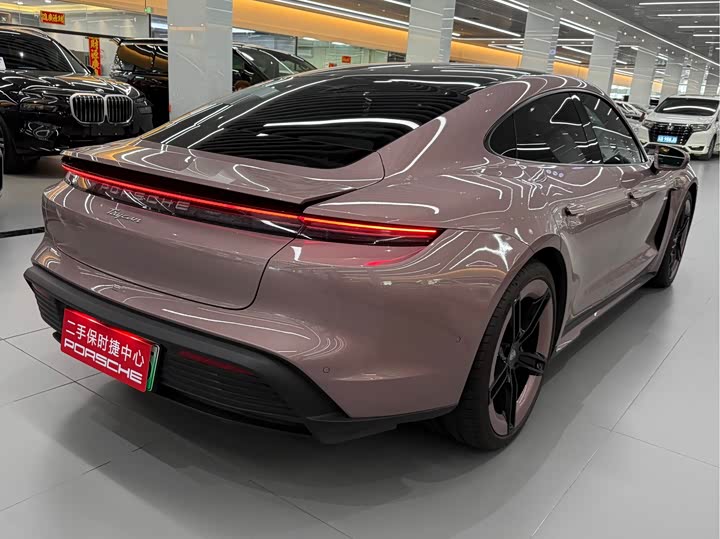 Фото 6 - Porsche Taycan