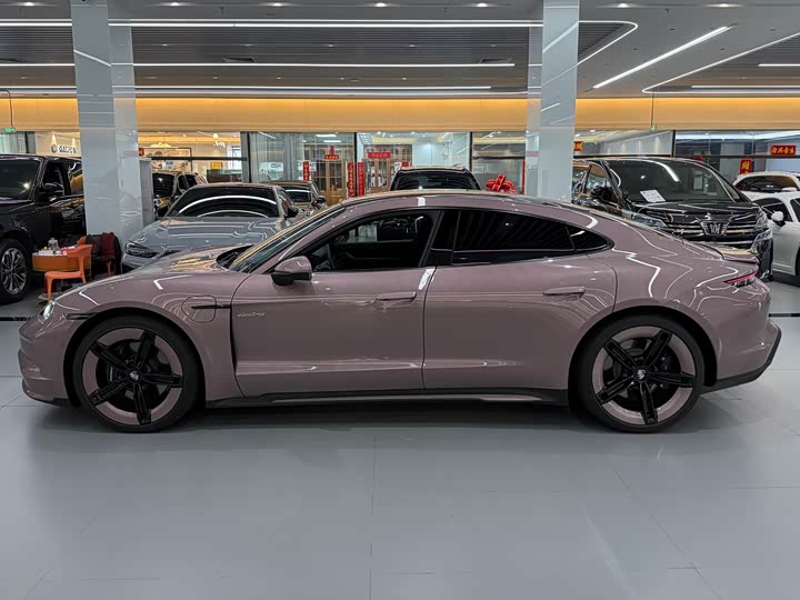 Фото 7 - Porsche Taycan