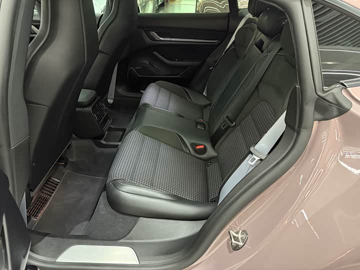 Фото 9 - Porsche Taycan