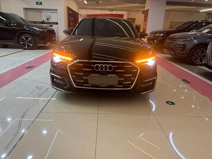 Фото 2 - Audi A6L