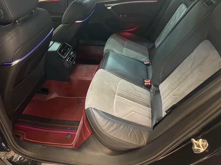 Фото 7 - Audi A6L