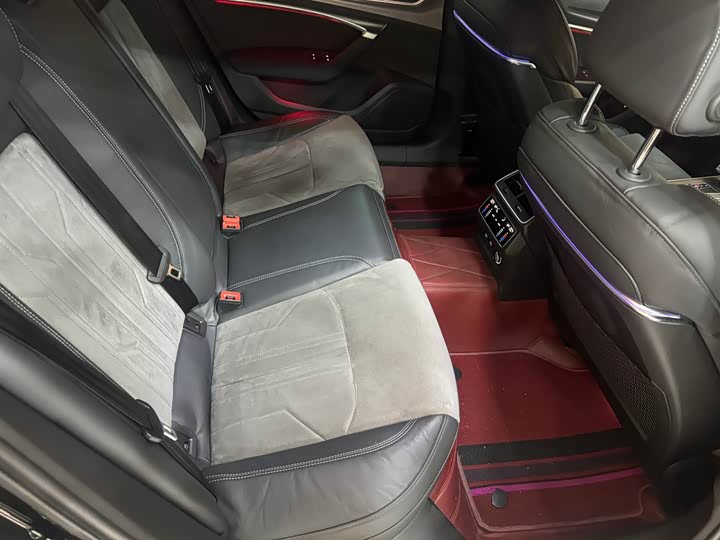 Фото 9 - Audi A6L