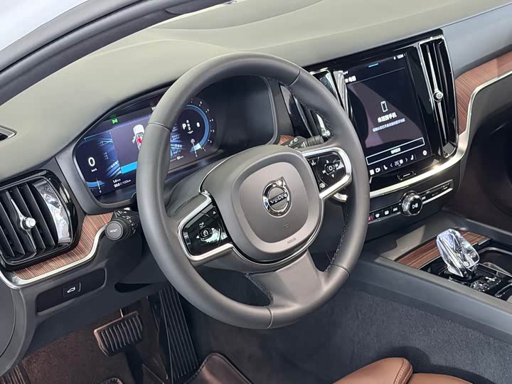 Фото 5 - Volvo V60