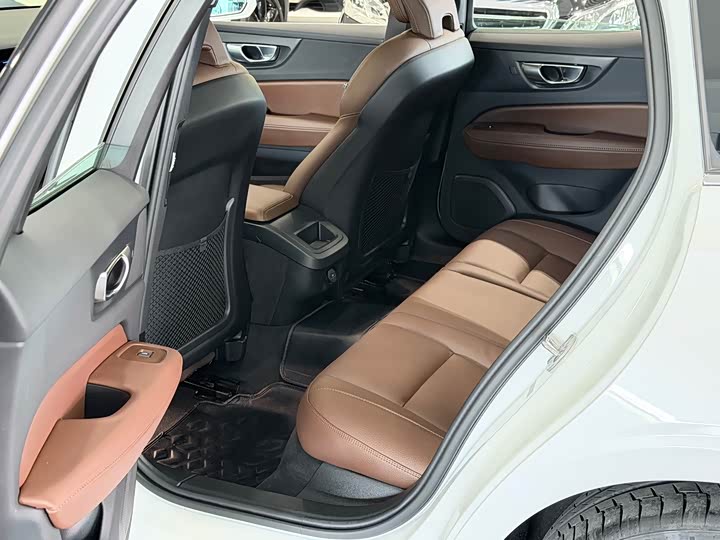 Фото 7 - Volvo V60