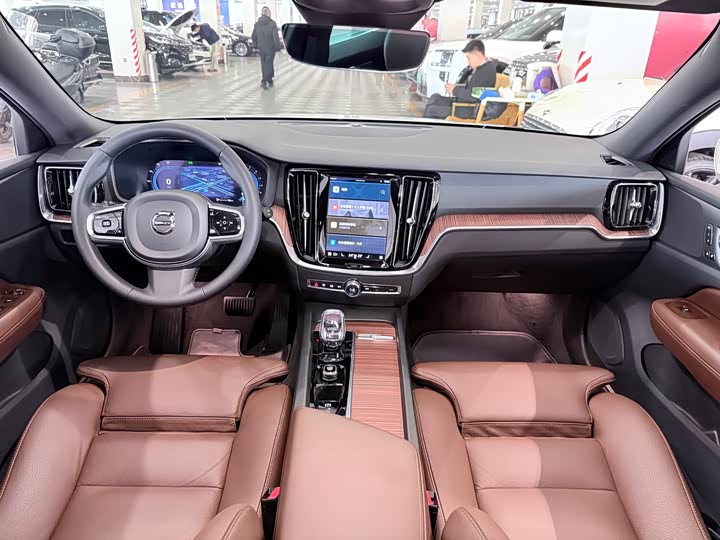 Фото 8 - Volvo V60