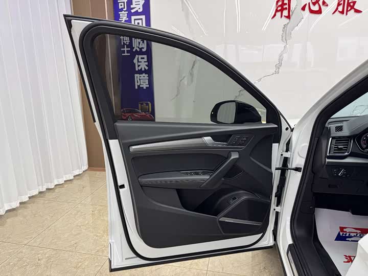 Фото 9 - Audi Q5L