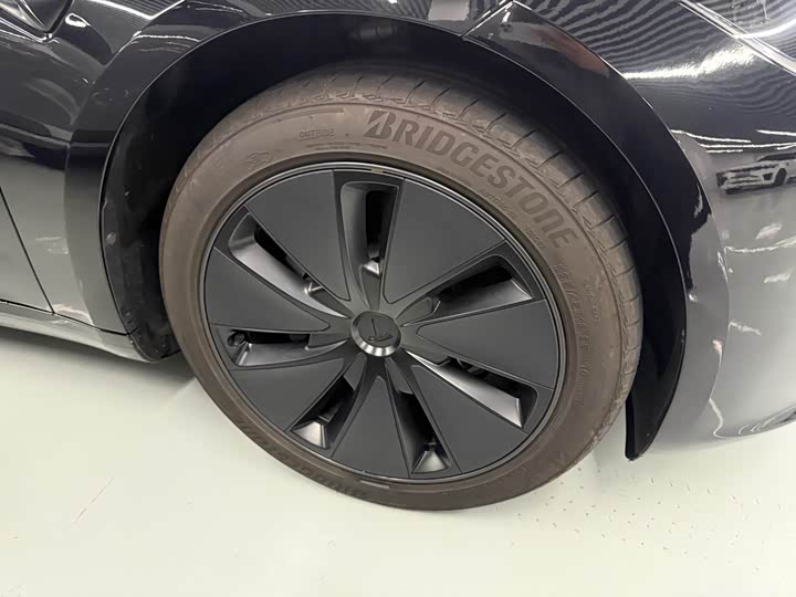 Фото 5 - Tesla Model 3