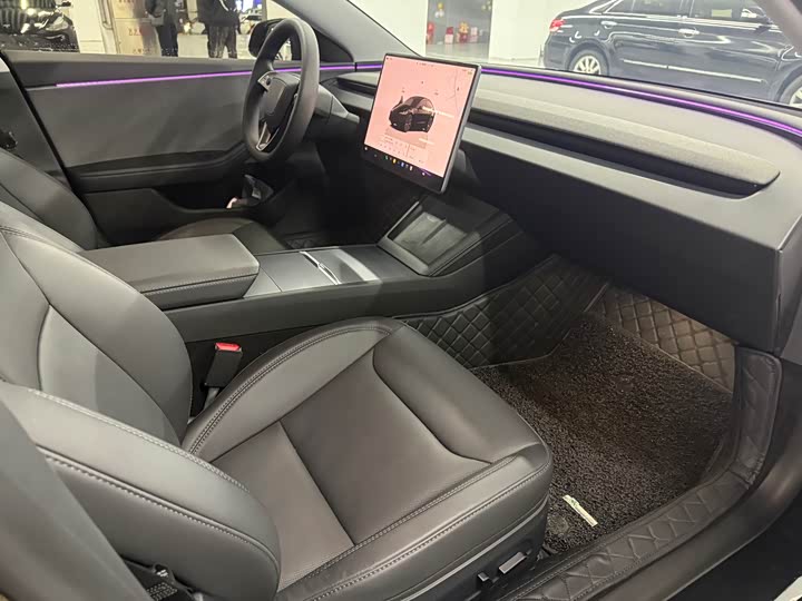 Фото 6 - Tesla Model 3