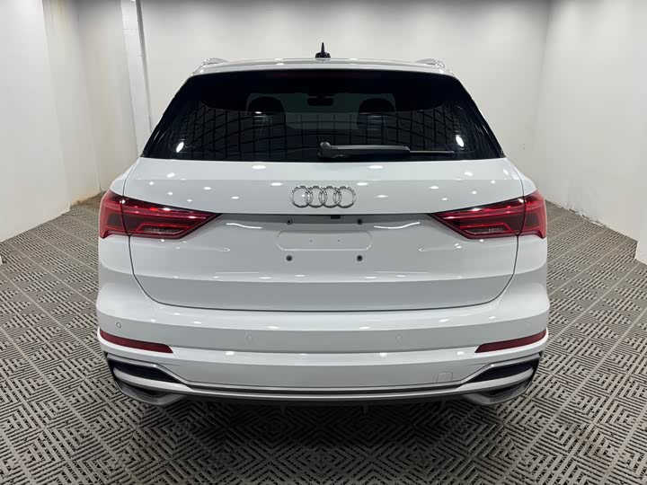 Фото 8 - Audi Q3