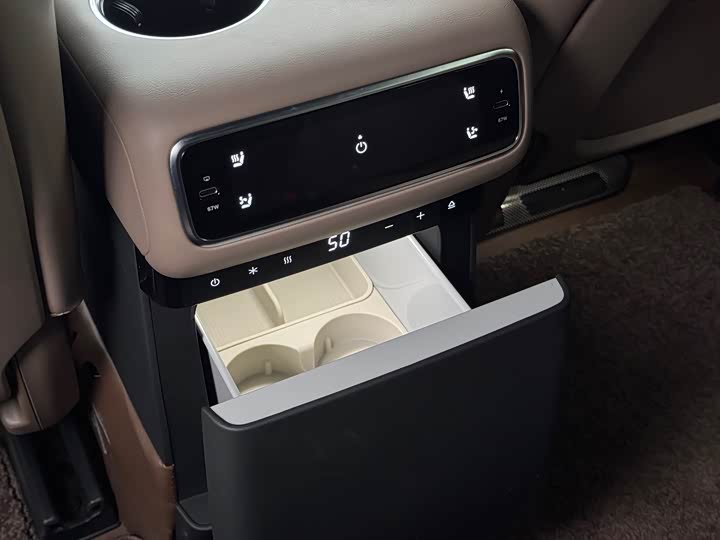 Фото 8 - LiXiang L8