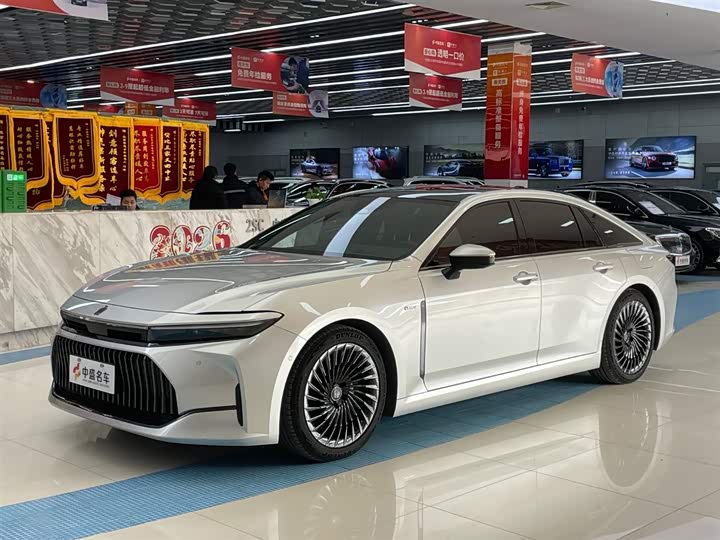 Фото 1 - Toyota Crown Sedan