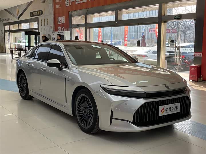 Фото 3 - Toyota Crown Sedan