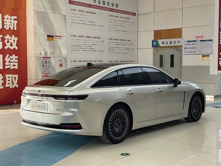 Фото 7 - Toyota Crown Sedan