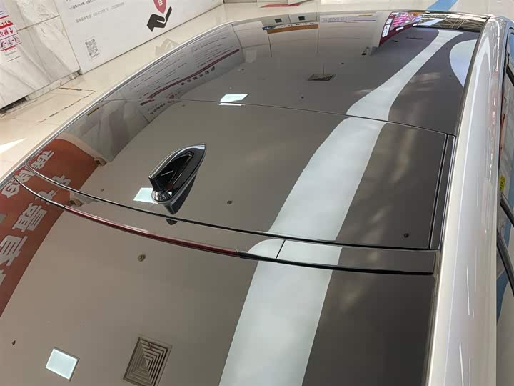 Фото 9 - Toyota Crown Sedan