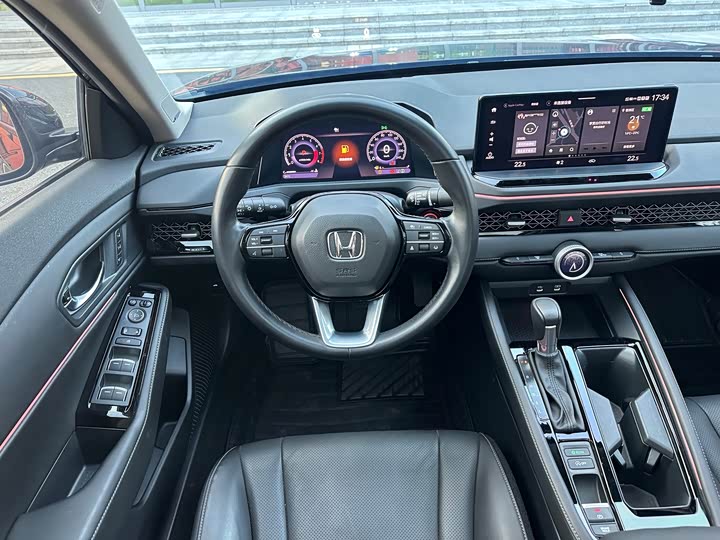Фото 8 - Honda Accord