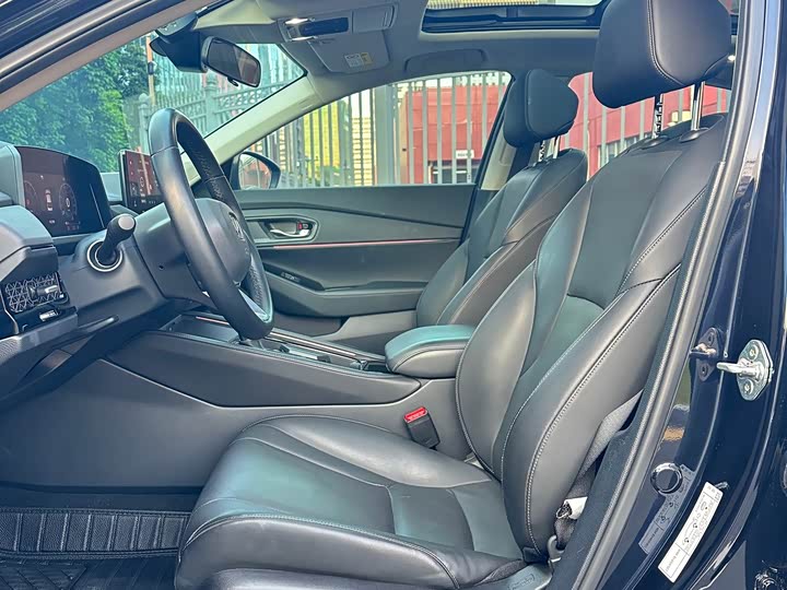 Фото 9 - Honda Accord