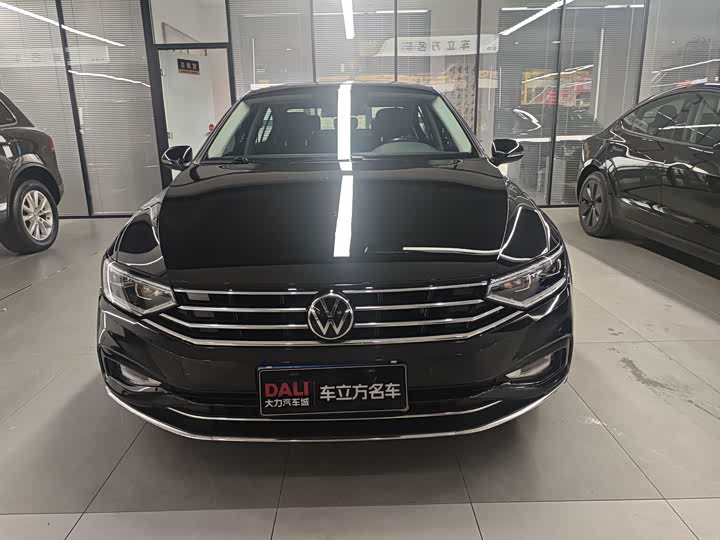 Photo 2 - Volkswagen Magotan