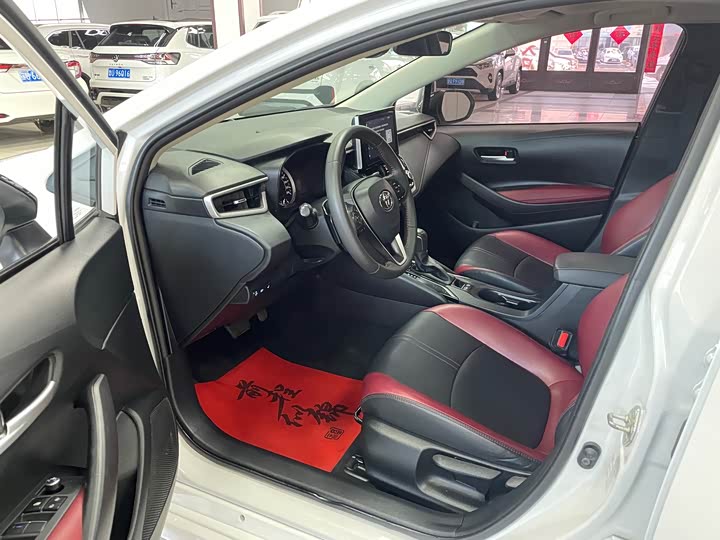 Фото 8 - Toyota Corolla