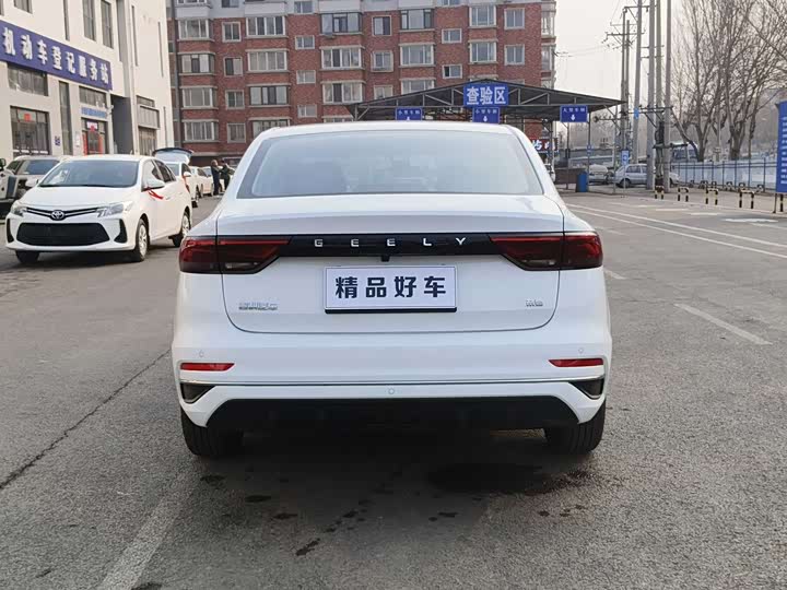 Фото 4 - Geely Emgrand