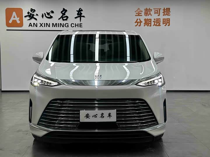 Photo 2 - Buick GL8 Century