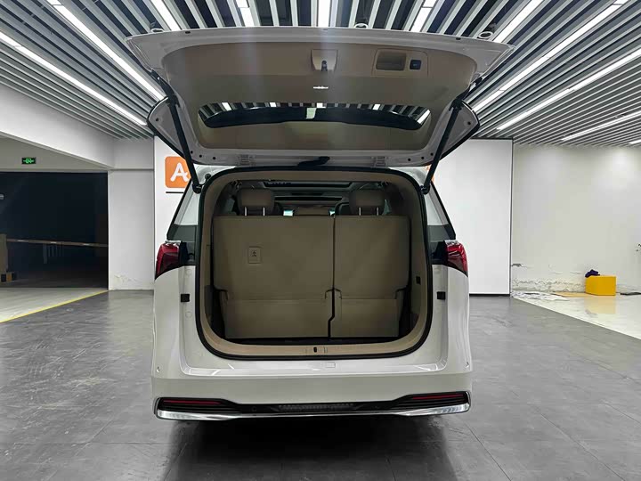 Photo 5 - Buick GL8 Century