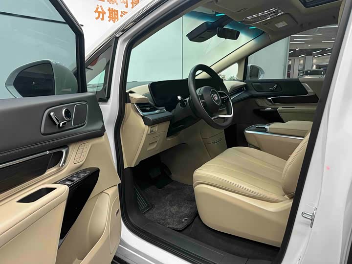 Photo 9 - Buick GL8 Century