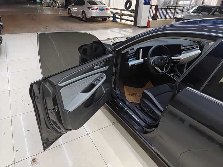 Фото 8 - Volkswagen Lamando L