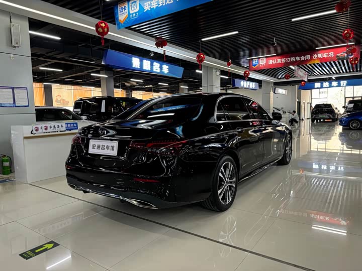 Фото 4 - Mercedes-Benz E-Class