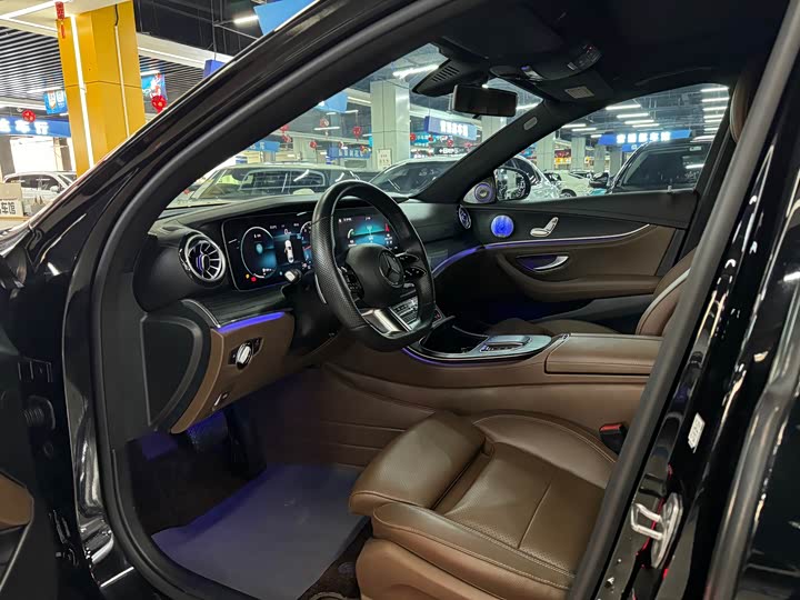 Фото 7 - Mercedes-Benz E-Class