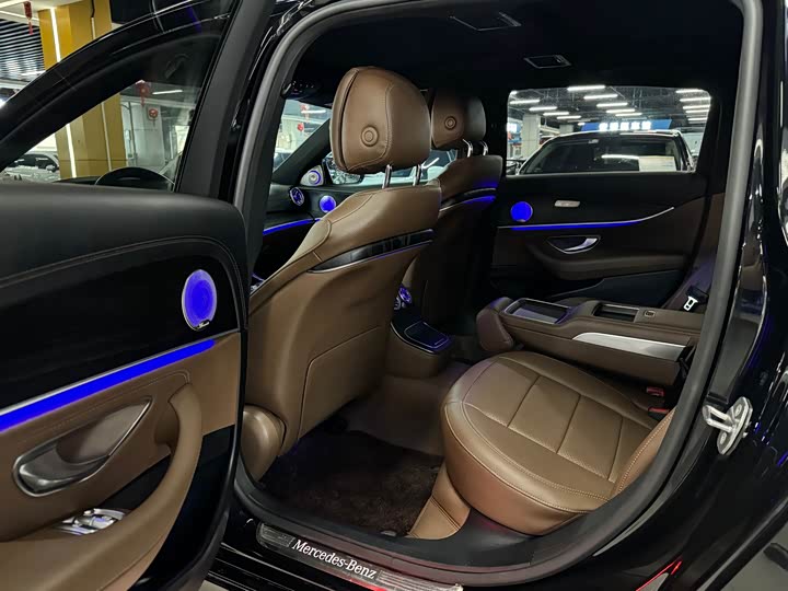 Фото 8 - Mercedes-Benz E-Class