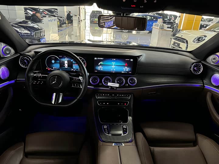 Фото 9 - Mercedes-Benz E-Class