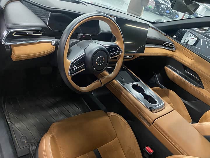 Photo 5 - Mazda EZ-6