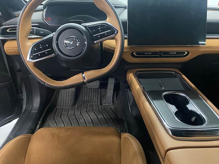 Photo 7 - Mazda EZ-6