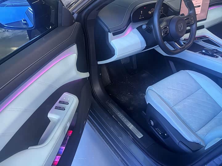 Фото 4 - Zeekr 001