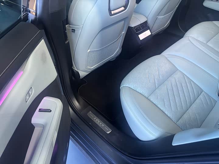 Фото 6 - Zeekr 001