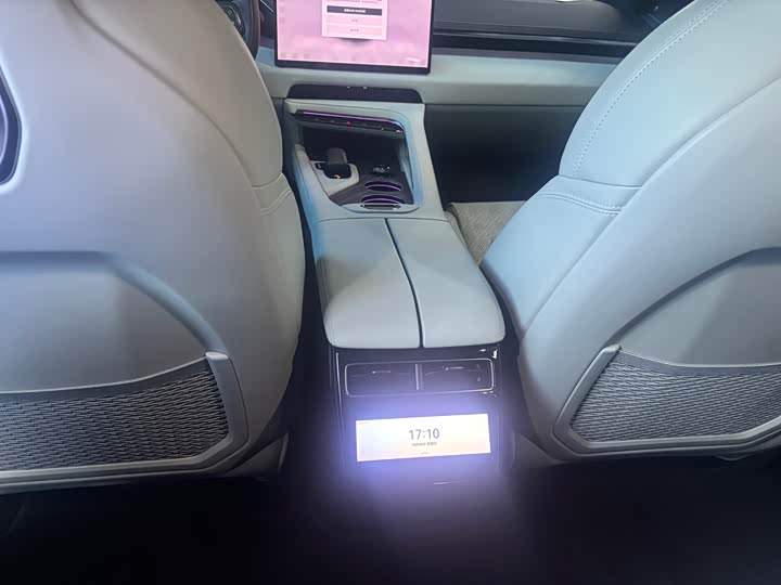 Фото 7 - Zeekr 001